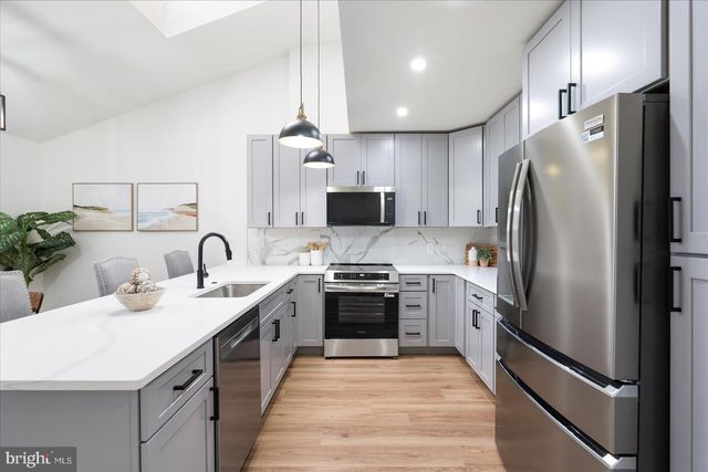 909 STUBBLEFIELD LN, Baltimore, MD 21202