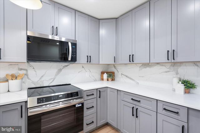 909 STUBBLEFIELD LN, Baltimore, MD 21202