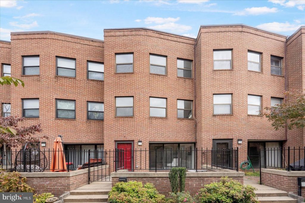 909 STUBBLEFIELD LN, Baltimore, MD 21202