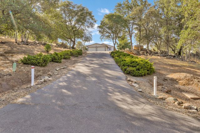 1048 Feather Ct, Copperopolis, CA 95228