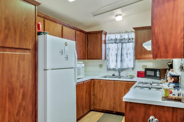 1048 Feather Ct, Copperopolis, CA 95228