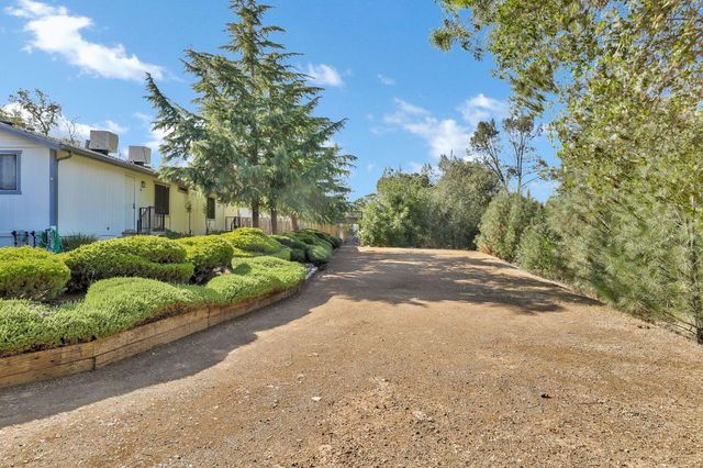 1048 Feather Ct, Copperopolis, CA 95228