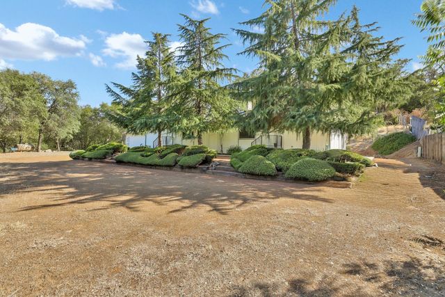 1048 Feather Ct, Copperopolis, CA 95228