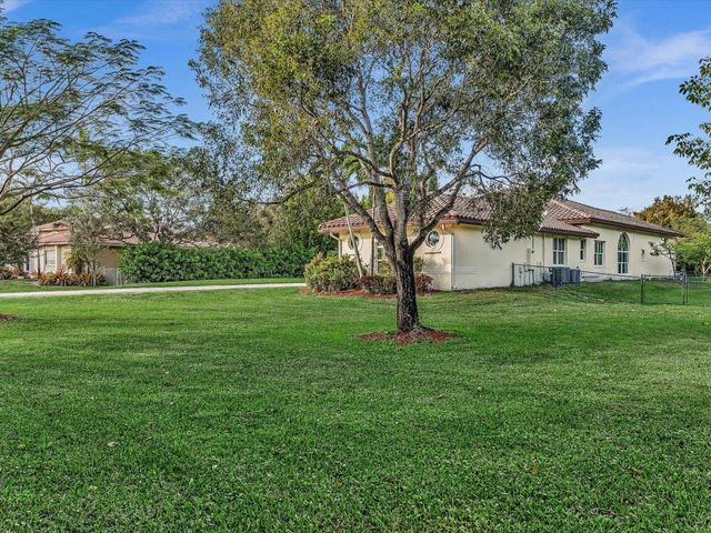 920 NW 122nd Avenue, Plantation, FL 33325