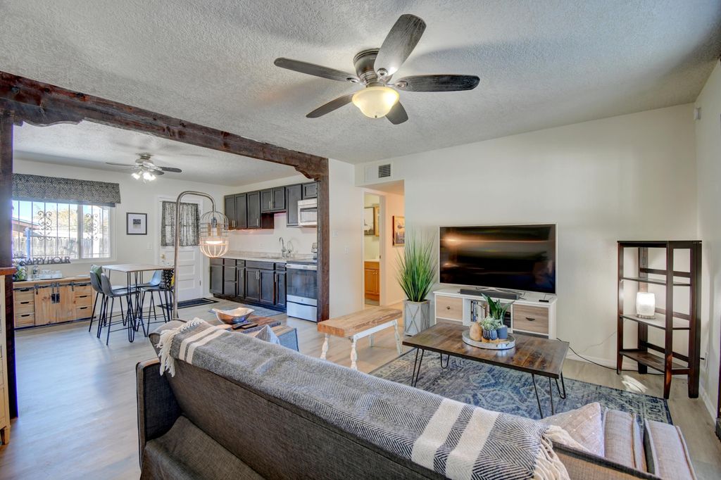 421 Panorama Place NE, Albuquerque, NM 87123