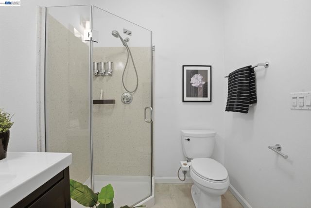 4895 Shattuck Ave, Oakland, CA 94609