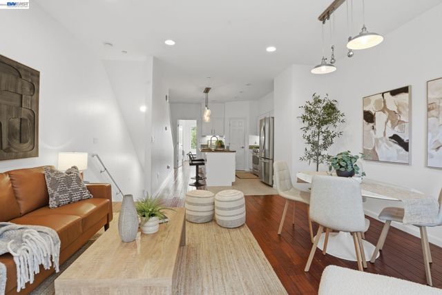 4895 Shattuck Ave, Oakland, CA 94609