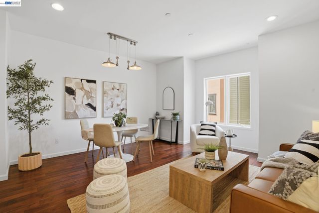 4895 Shattuck Ave, Oakland, CA 94609