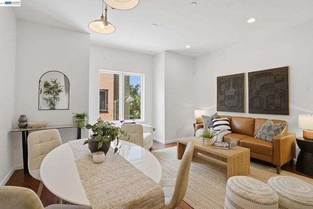 4895 Shattuck Ave, Oakland, CA 94609