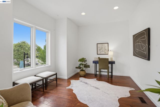 4895 Shattuck Ave, Oakland, CA 94609