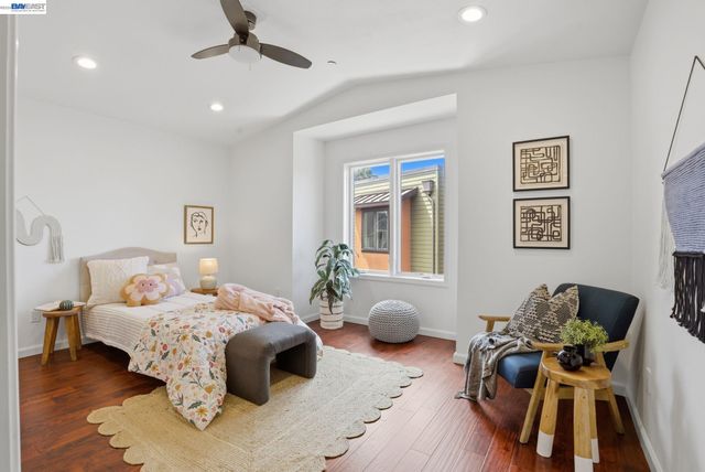 4895 Shattuck Ave, Oakland, CA 94609