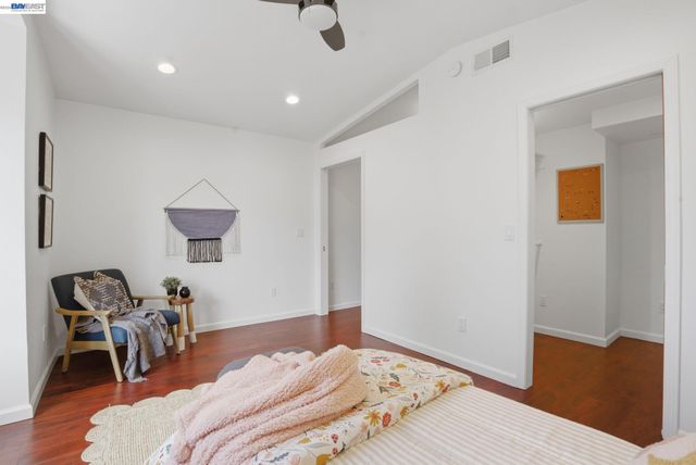 4895 Shattuck Ave, Oakland, CA 94609