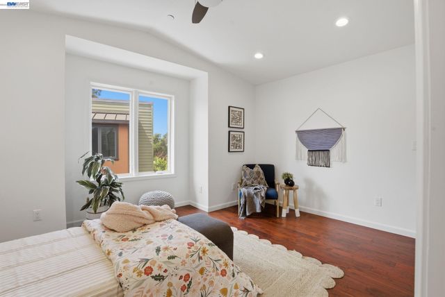 4895 Shattuck Ave, Oakland, CA 94609