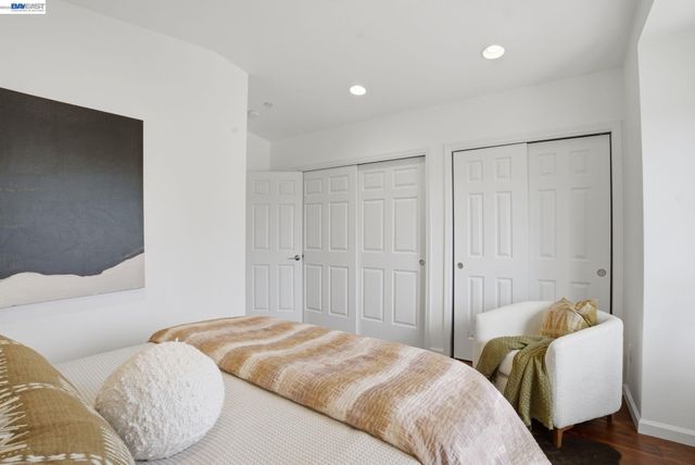 4895 Shattuck Ave, Oakland, CA 94609