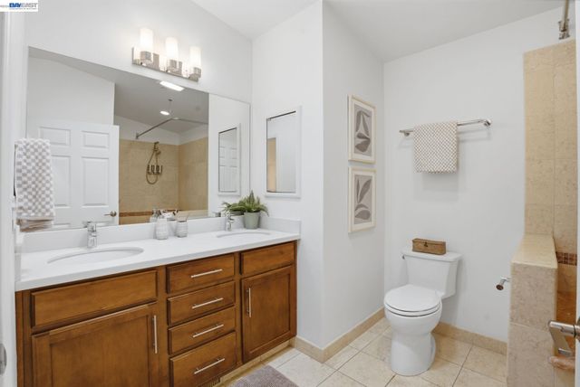 4895 Shattuck Ave, Oakland, CA 94609