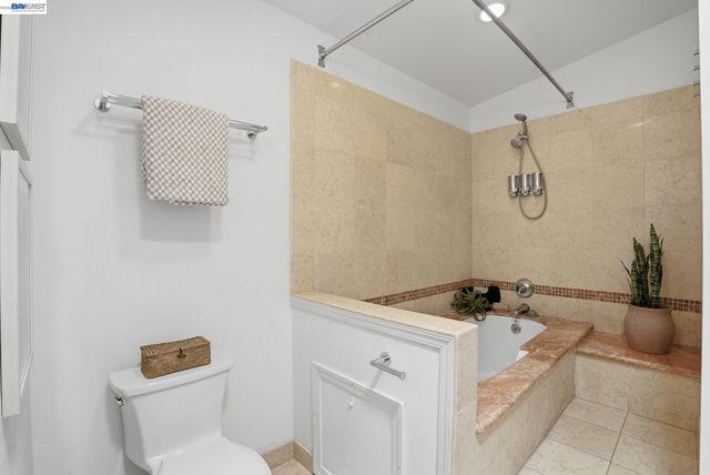 4895 Shattuck Ave, Oakland, CA 94609