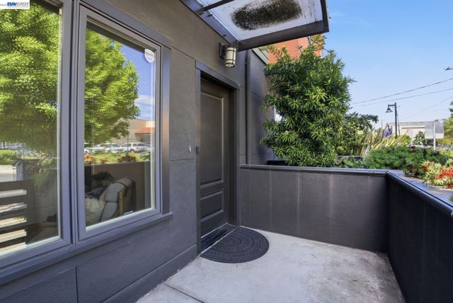 4895 Shattuck Ave, Oakland, CA 94609