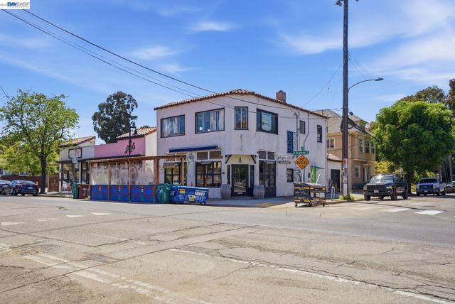 4895 Shattuck Ave, Oakland, CA 94609