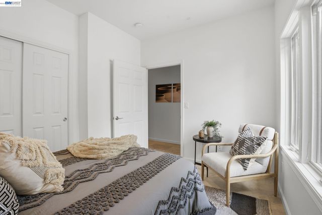 4895 Shattuck Ave, Oakland, CA 94609