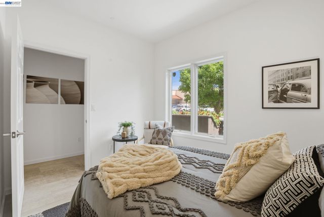 4895 Shattuck Ave, Oakland, CA 94609