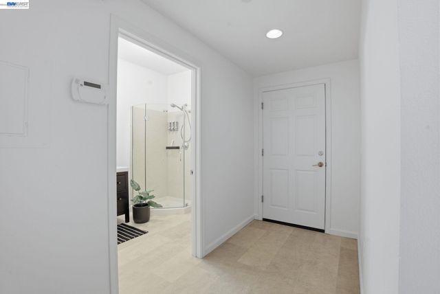 4895 Shattuck Ave, Oakland, CA 94609