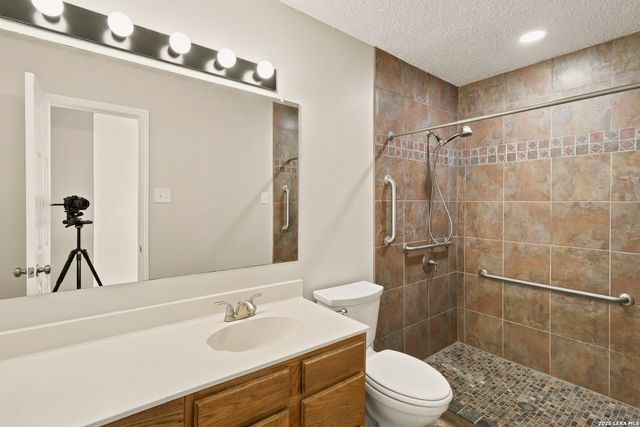 7118 Western Trail Dr, San Antonio, TX 78244