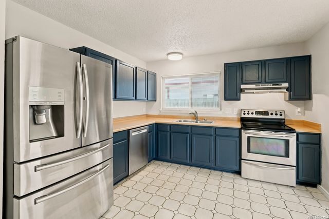 7118 Western Trail Dr, San Antonio, TX 78244