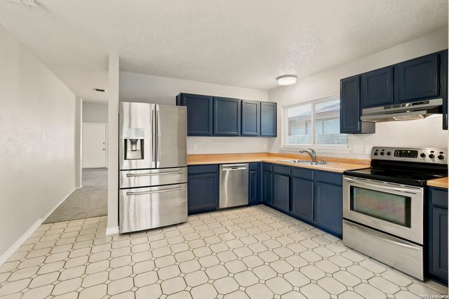 7118 Western Trail Dr, San Antonio, TX 78244