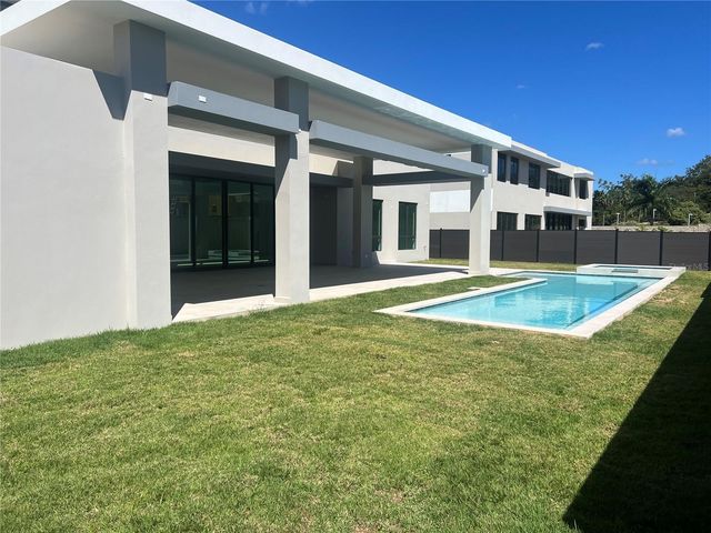 22 WHITE SANDS, Bayamon, PR 00959
