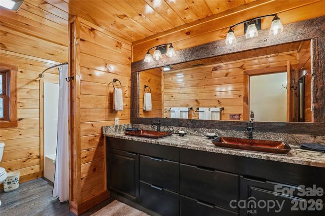 112 Hamburg Mountain Road, Weaverville, NC 28787