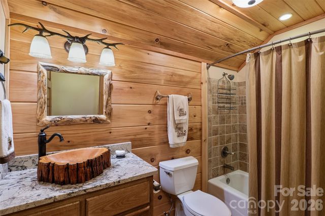 112 Hamburg Mountain Road, Weaverville, NC 28787