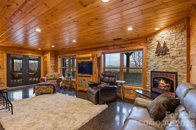 112 Hamburg Mountain Road, Weaverville, NC 28787