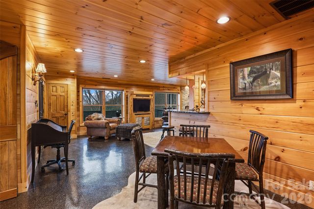 112 Hamburg Mountain Road, Weaverville, NC 28787