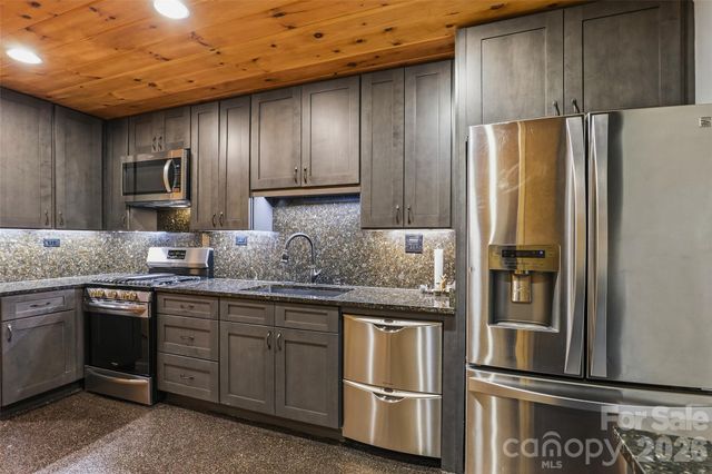 112 Hamburg Mountain Road, Weaverville, NC 28787