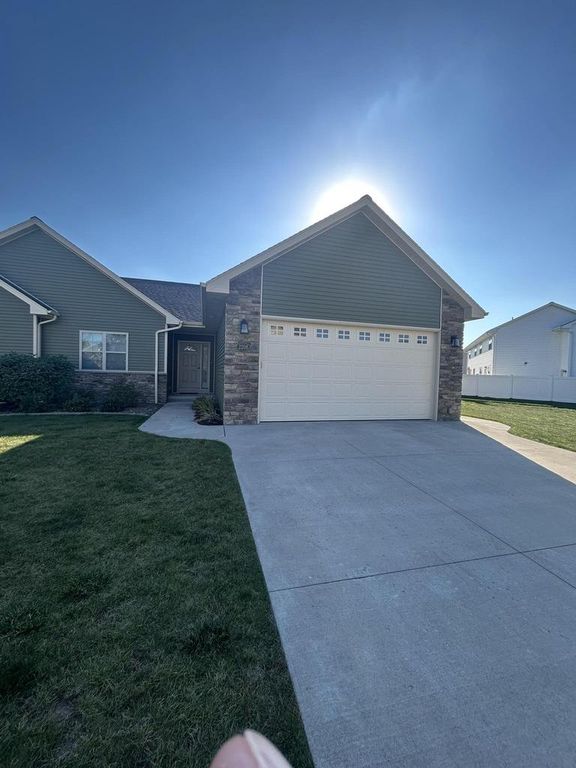 2206 BLUE STEM LANE, De Pere, WI 54115