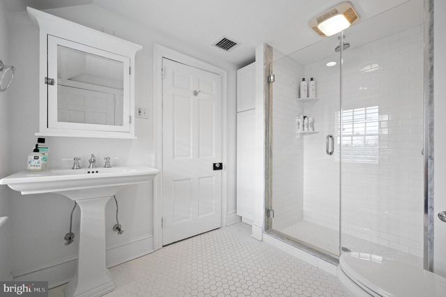 658 BROOKE RD, Wayne, PA 19087