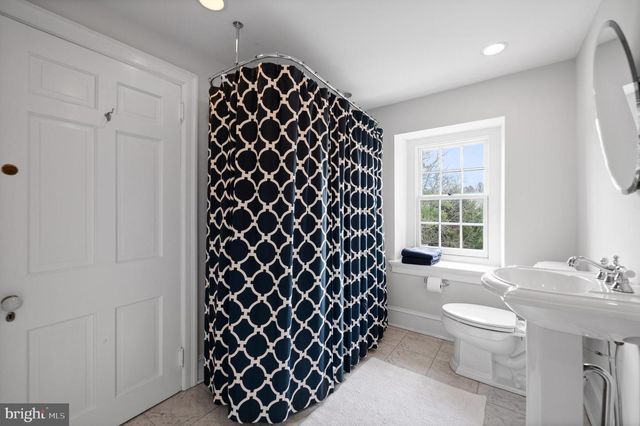 658 BROOKE RD, Wayne, PA 19087