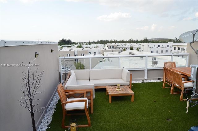 10347 NW 64th Ln, Doral, FL 33178