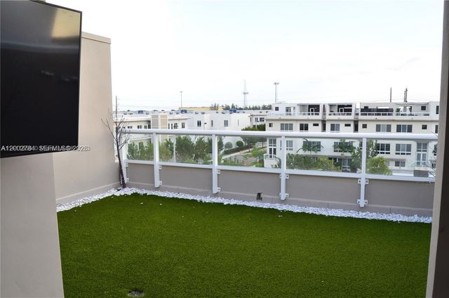 10347 NW 64th Ln, Doral, FL 33178