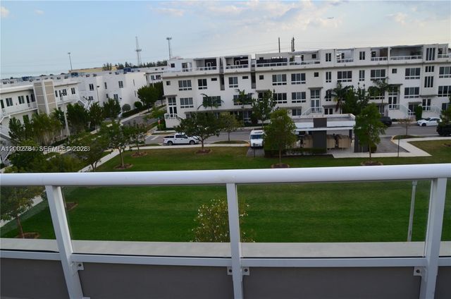 10347 NW 64th Ln, Doral, FL 33178