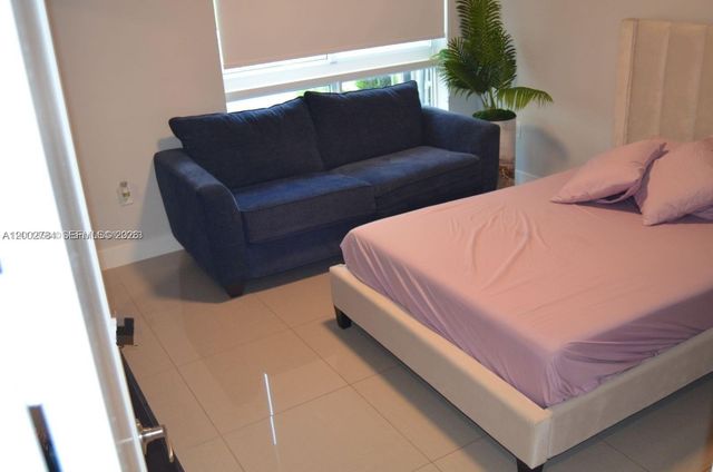 10347 NW 64th Ln, Doral, FL 33178