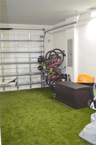 10347 NW 64th Ln, Doral, FL 33178