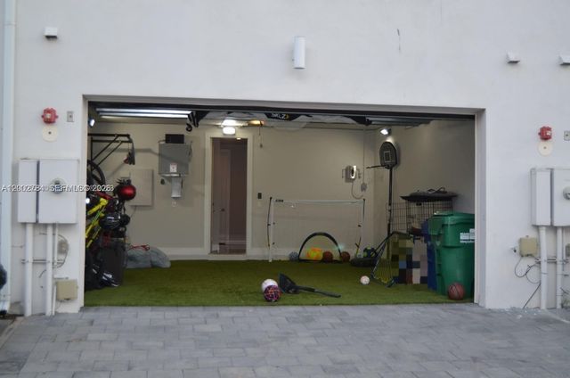 10347 NW 64th Ln, Doral, FL 33178