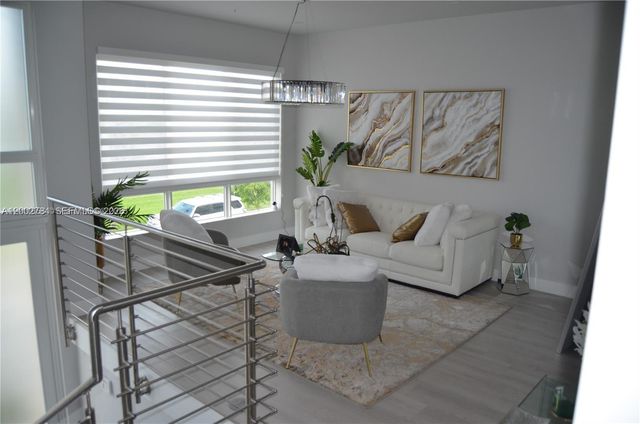 10347 NW 64th Ln, Doral, FL 33178