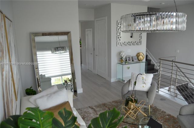 10347 NW 64th Ln, Doral, FL 33178