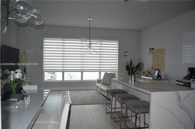 10347 NW 64th Ln, Doral, FL 33178