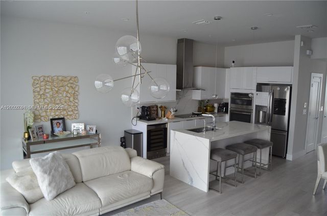 10347 NW 64th Ln, Doral, FL 33178