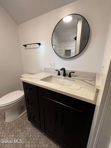 226 N Greenbush Road, North Greenbush, NY 12180