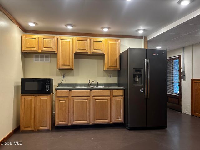 226 N Greenbush Road, North Greenbush, NY 12180