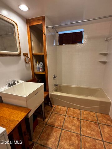 226 N Greenbush Road, North Greenbush, NY 12180